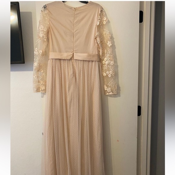 This dress is perfect for your next event - Picture 2 of 3